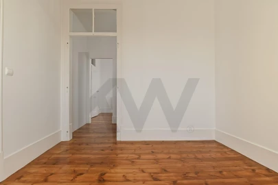 Apartamento T3 para Arrendamento em Santa Maria Maior