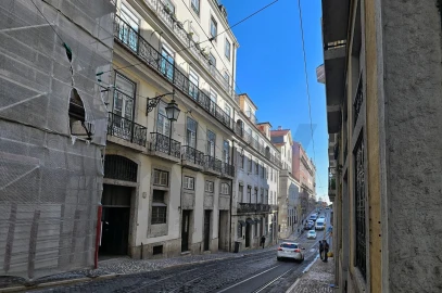 Apartamento T3 para Arrendamento em Santa Maria Maior