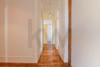 Apartamento T3 para Arrendamento em Santa Maria Maior