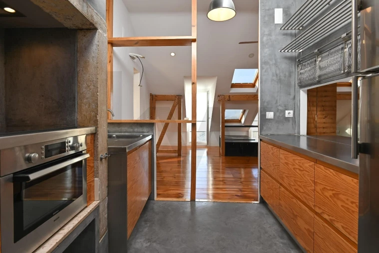 Apartamento T3 para Arrendamento em Santa Maria Maior Foto 6