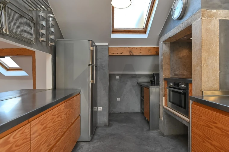 Apartamento T3 para Arrendamento em Santa Maria Maior Foto 7