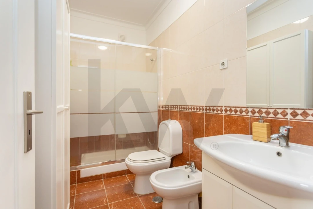 Apartamento T2 para Venda em Corroios Foto 17