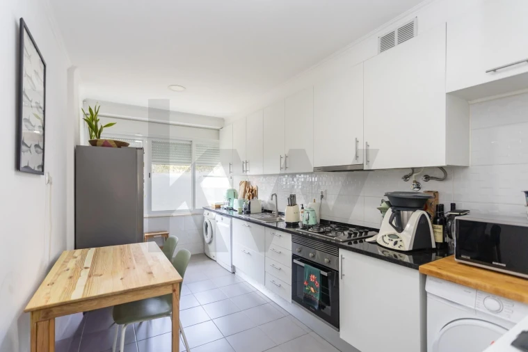 Apartamento T2 para Venda em Corroios Foto 2