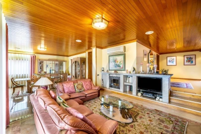 Quinta T4 para Venda em Nogueira do Cravo e Pindelo