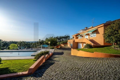 Quinta T4 para Venda em Nogueira do Cravo e Pindelo