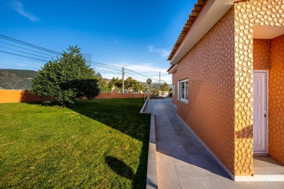 Quinta T4 para Venda em Nogueira do Cravo e Pindelo