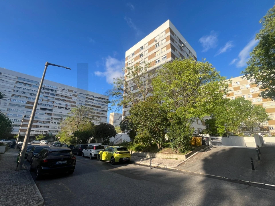 Apartamento T3 para Arrendamento em Moscavide e Portela Foto 2