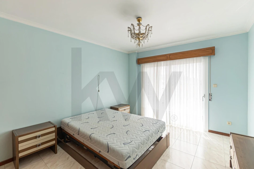 Moradia T5 para Arrendamento em Serzedo e Perosinho Foto 13