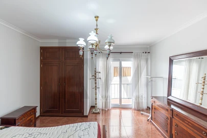 Moradia T5 para Arrendamento em Serzedo e Perosinho