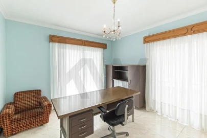 Moradia T5 para Arrendamento em Serzedo e Perosinho