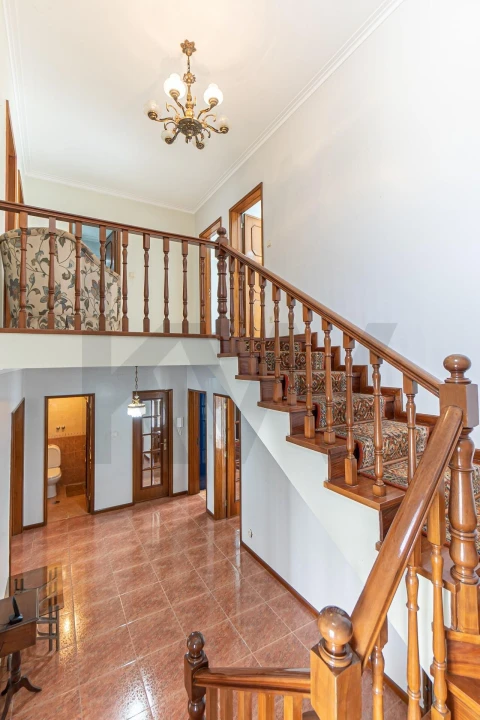 Moradia T5 para Arrendamento em Serzedo e Perosinho