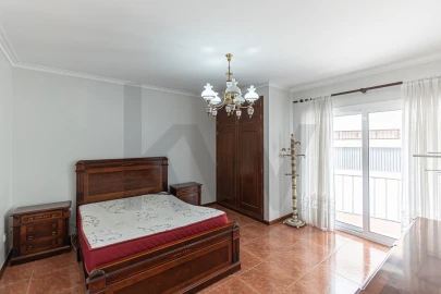 Moradia T5 para Arrendamento em Serzedo e Perosinho