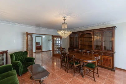 Moradia T5 para Arrendamento em Serzedo e Perosinho