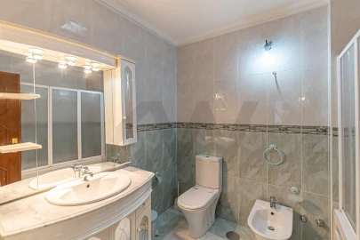 Moradia T5 para Arrendamento em Serzedo e Perosinho