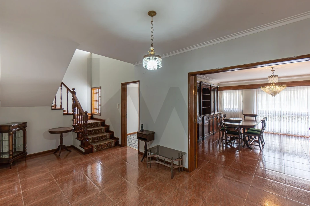 Moradia T5 para Arrendamento em Serzedo e Perosinho Foto 5