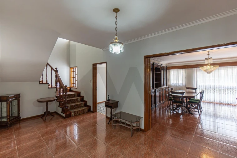 Moradia T5 para Arrendamento em Serzedo e Perosinho Foto 5