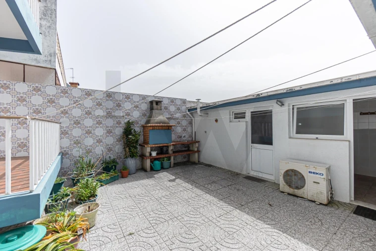 Moradia T5 para Arrendamento em Serzedo e Perosinho Foto 23