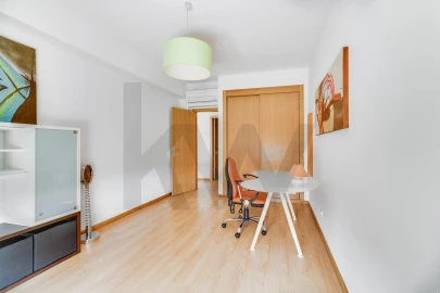 Apartamento T2 para Arrendamento em Carnaxide e Queijas