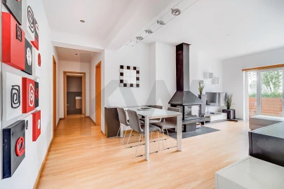 Apartamento T2 para Arrendamento em Carnaxide e Queijas