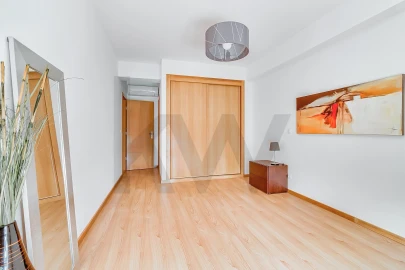 Apartamento T2 para Arrendamento em Carnaxide e Queijas