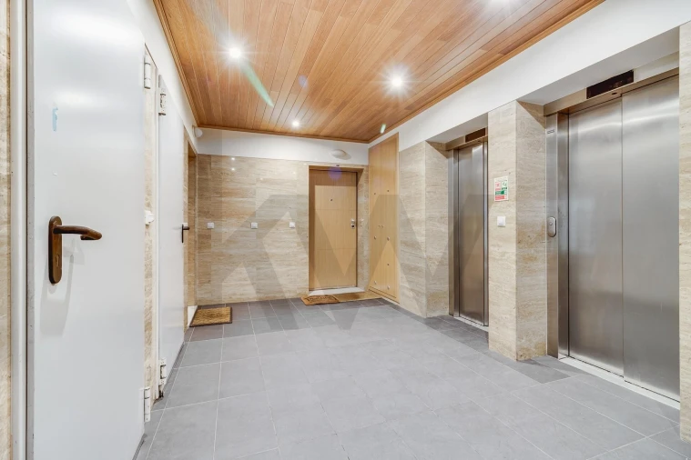 Apartamento T2 para Arrendamento em Carnaxide e Queijas Foto 5