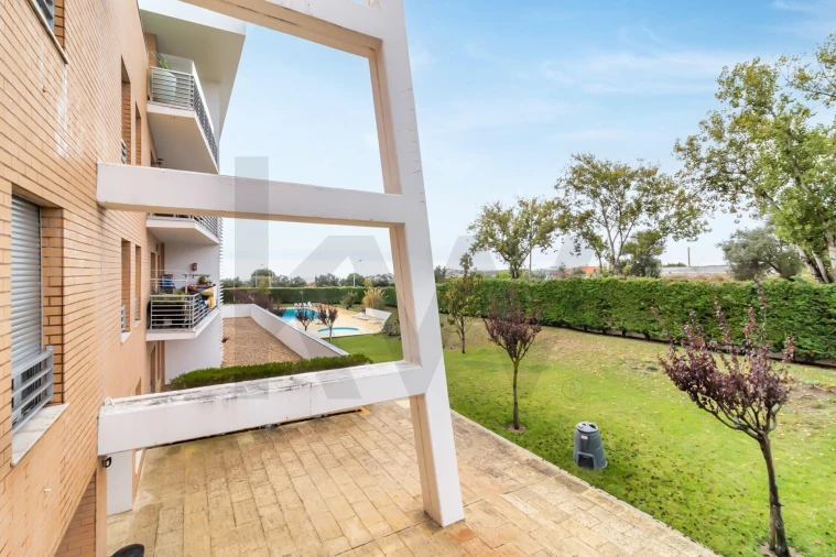 Apartamento T2 para Arrendamento em Carnaxide e Queijas Foto 32