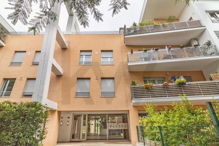 Apartamento T2 para Arrendamento em Carnaxide e Queijas Foto 3