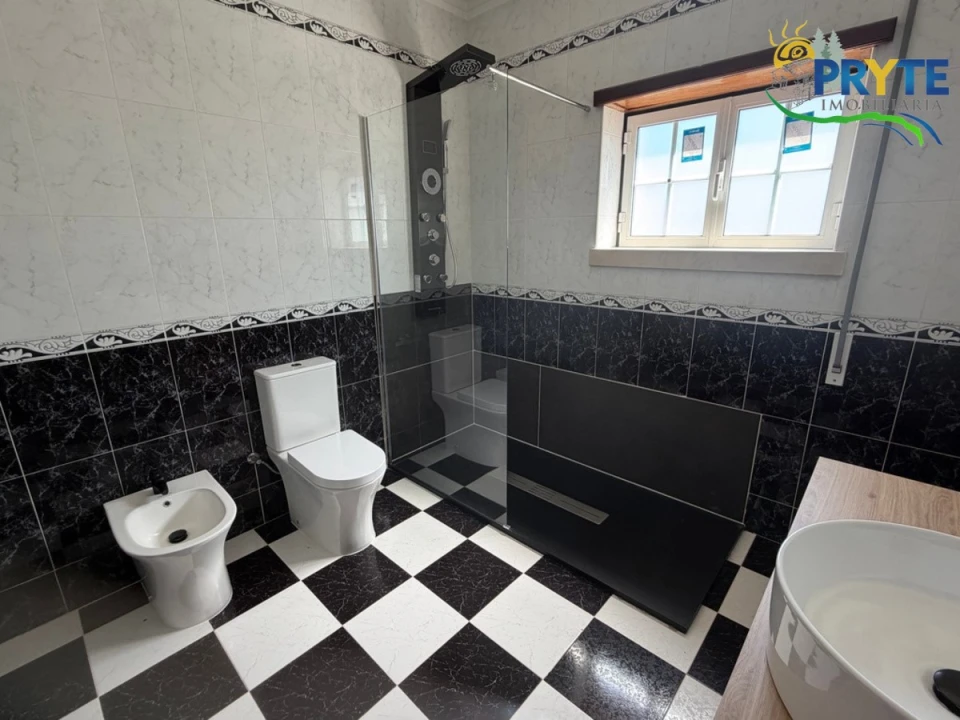 Moradia T3 para Venda em Vila Facaia Foto 19