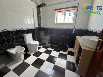 Moradia T3 para Venda em Vila Facaia