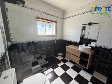 Moradia T3 para Venda em Vila Facaia