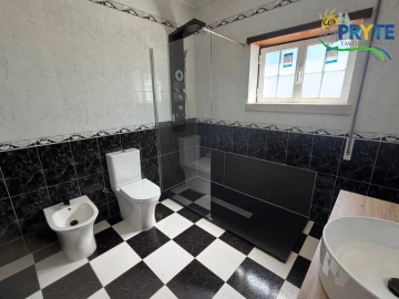 Moradia T3 para Venda em Vila Facaia