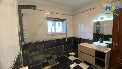 Moradia T3 para Venda em Vila Facaia