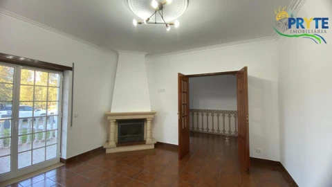 Moradia T3 para Venda em Vila Facaia