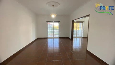 Moradia T3 para Venda em Vila Facaia