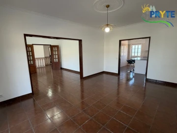 Moradia T3 para Venda em Vila Facaia