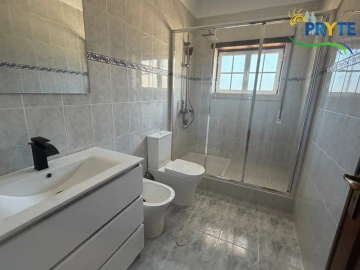 Moradia T3 para Venda em Vila Facaia