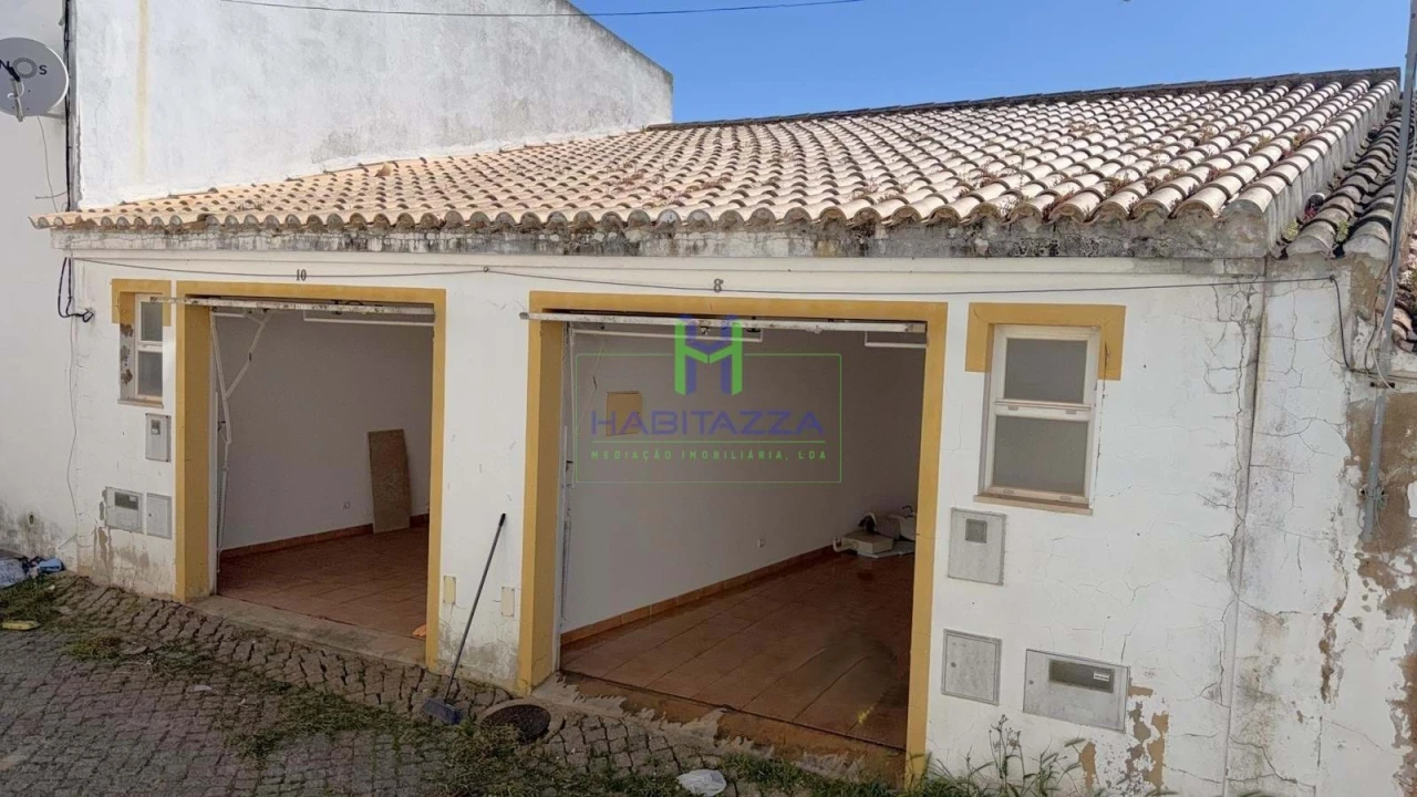 Prédio para Venda em Lagos (São Sebastião e Santa Maria) Foto 1