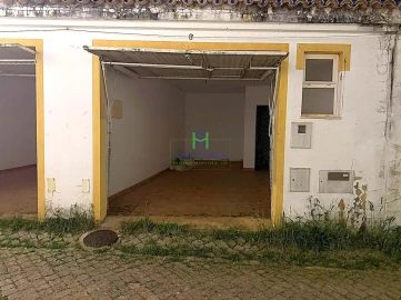 Prédio para Venda em Lagos (São Sebastião e Santa Maria)