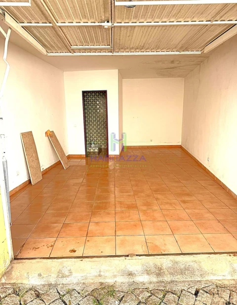 Prédio para Venda em Lagos (São Sebastião e Santa Maria)