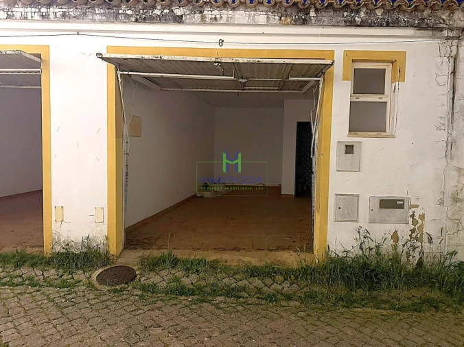 Prédio para Venda em Lagos (São Sebastião e Santa Maria) Foto 3