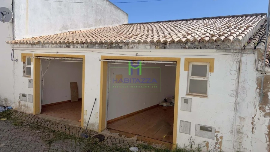 Prédio para Venda em Lagos (São Sebastião e Santa Maria)