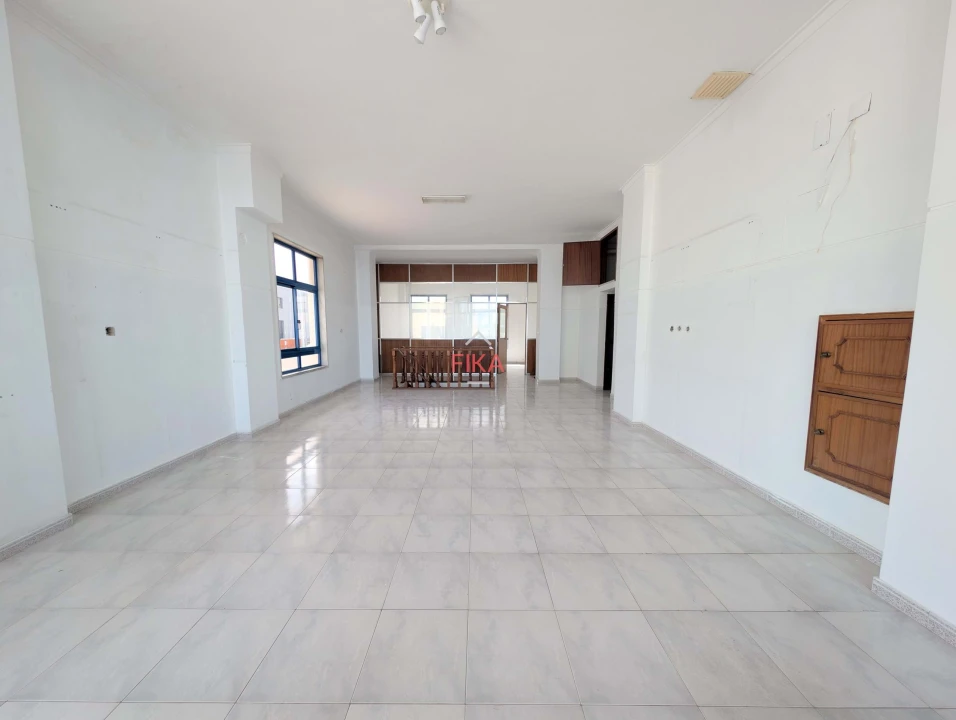 Negócio para Arrendamento em Seixal, Arrentela e Aldeia de Paio Pires Foto 4