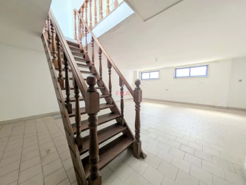 Negócio para Arrendamento em Seixal, Arrentela e Aldeia de Paio Pires