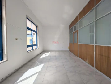 Negócio para Arrendamento em Seixal, Arrentela e Aldeia de Paio Pires