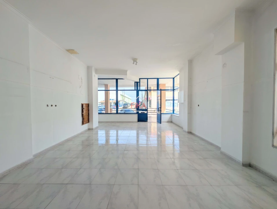 Negócio para Arrendamento em Seixal, Arrentela e Aldeia de Paio Pires Foto 2