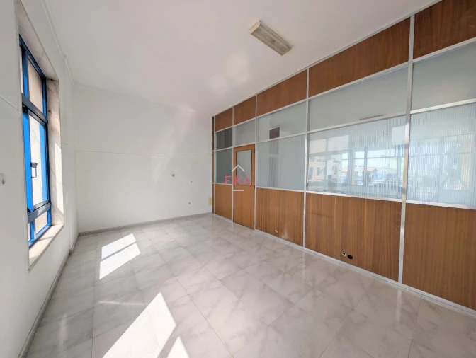 Negócio para Arrendamento em Seixal, Arrentela e Aldeia de Paio Pires Foto 10