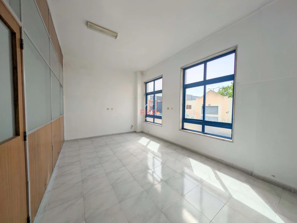 Negócio para Arrendamento em Seixal, Arrentela e Aldeia de Paio Pires Foto 12