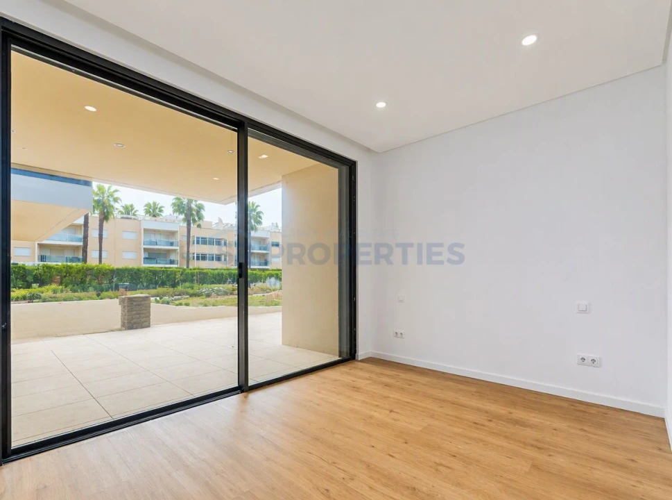 Apartamento T2 para Venda em Quarteira Foto 8
