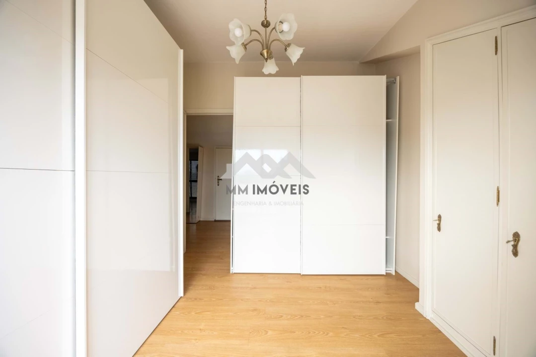 Apartamento T3 para Arrendamento em Vilar de Andorinho Foto 31