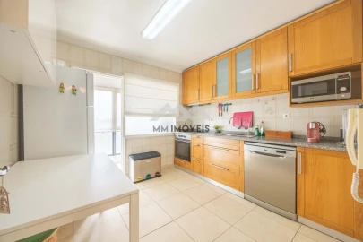 Apartamento T3 para Arrendamento em Vilar de Andorinho